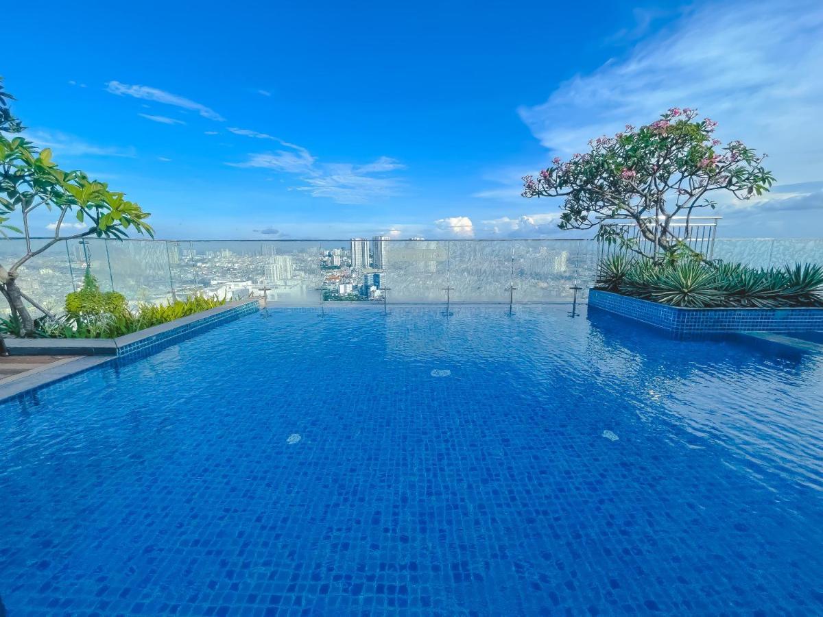 Luxury Gold Apartment 86 -Rooftop Pool Central City ホーチミン市 エクステリア 写真