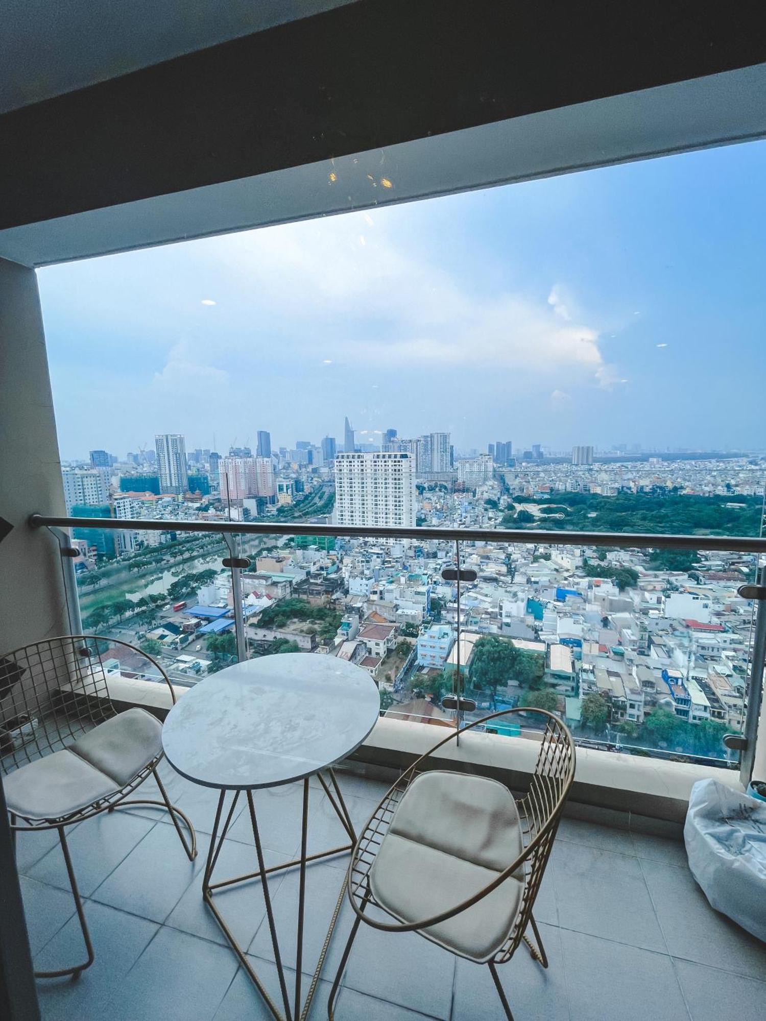 Luxury Gold Apartment 86 -Rooftop Pool Central City ホーチミン市 エクステリア 写真